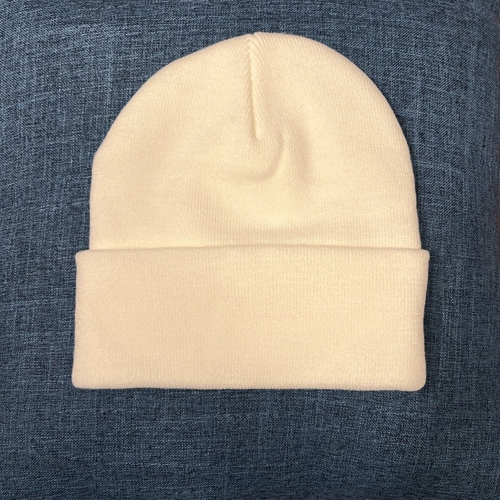 NWOT perfect white beanie / winter white tuque